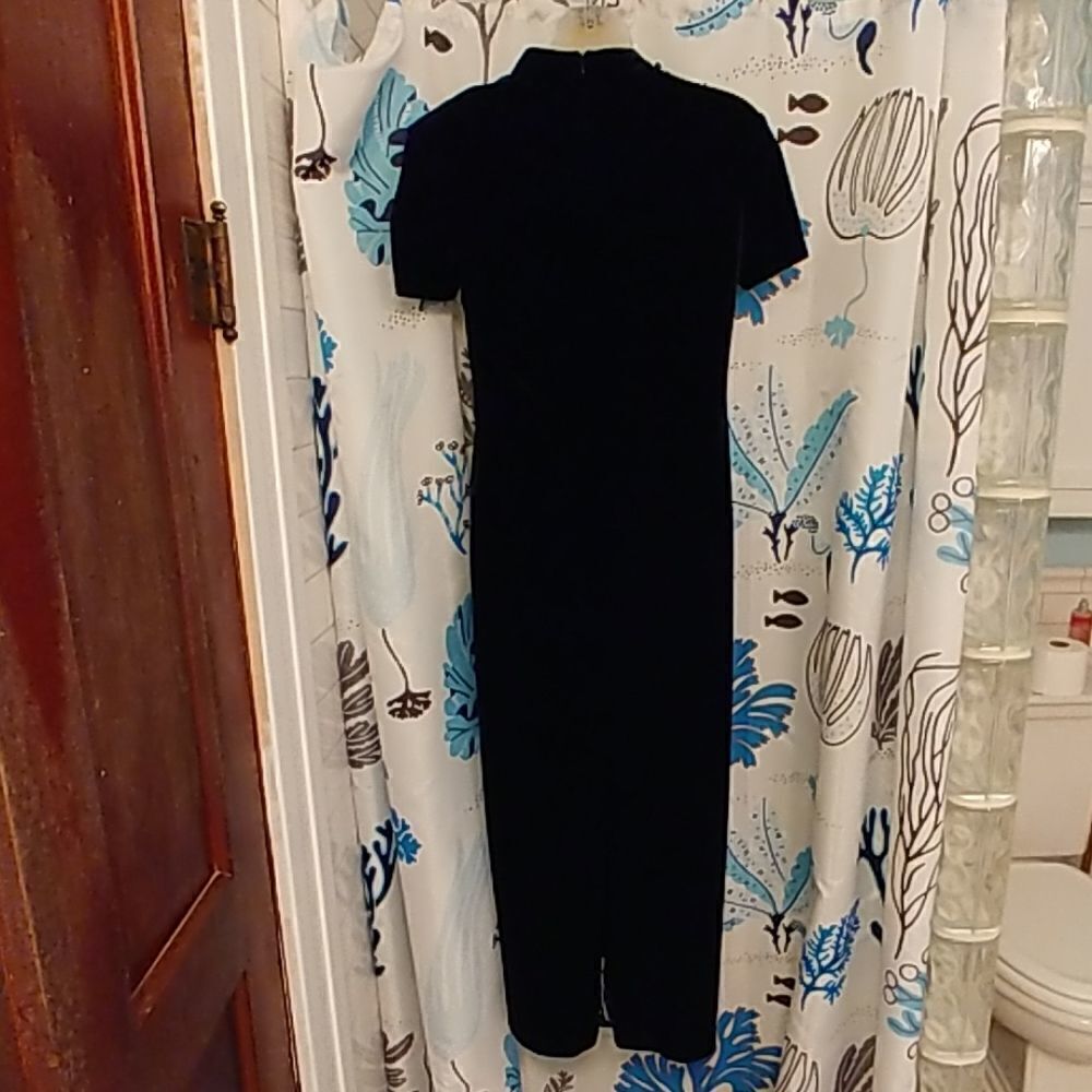 VTG 90s R.J. & Co. Black Velvet Cheongsam Dress - Picture 4 of 7